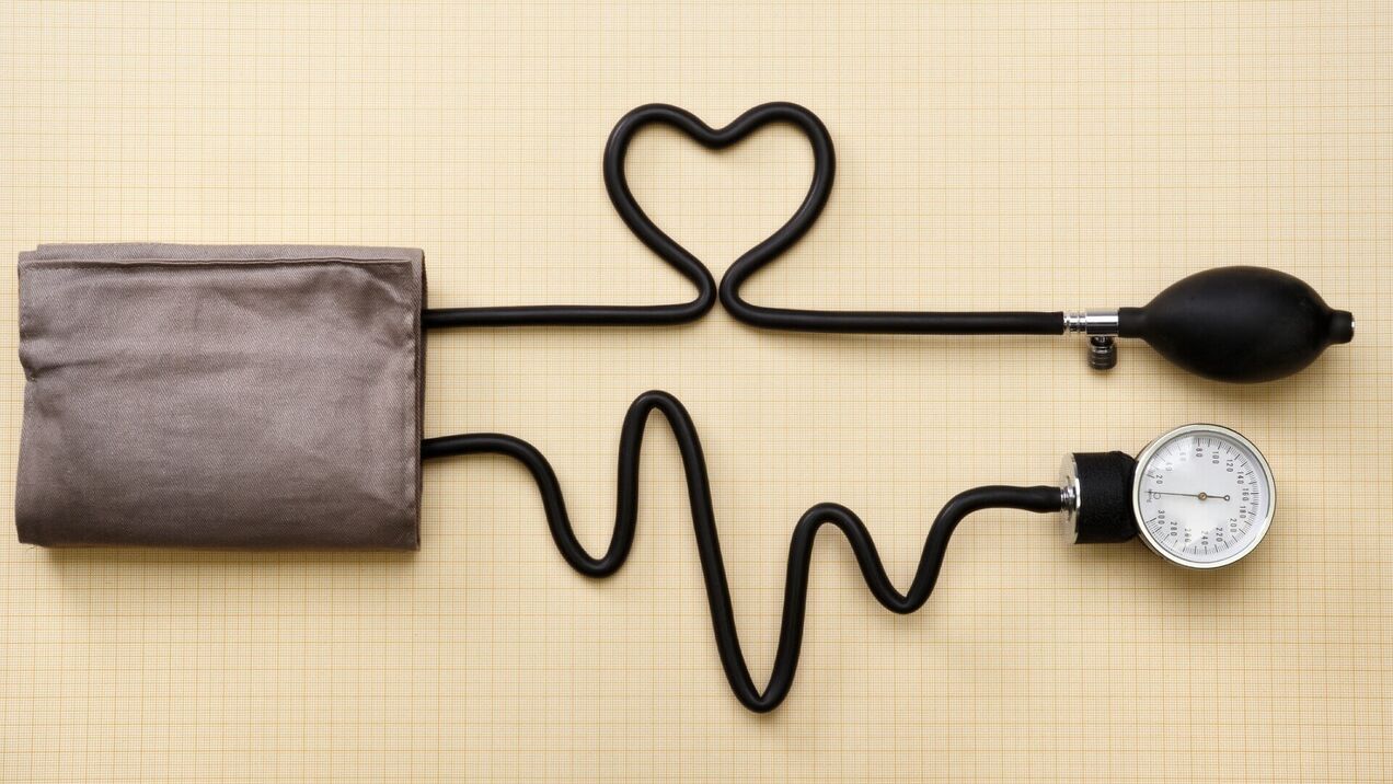 A doença hipertônica é perigosa com complicações cardiovasculares